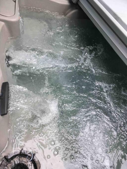 Villa Caddy Corner Has A Hot Tub Just Outside Of Town à French Lick Extérieur photo