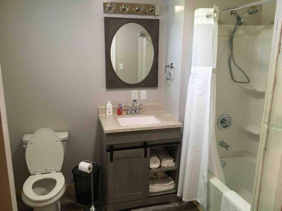 Villa Caddy Corner Has A Hot Tub Just Outside Of Town à French Lick Extérieur photo