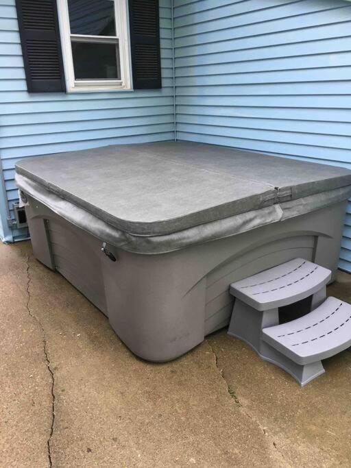 Villa Caddy Corner Has A Hot Tub Just Outside Of Town à French Lick Extérieur photo
